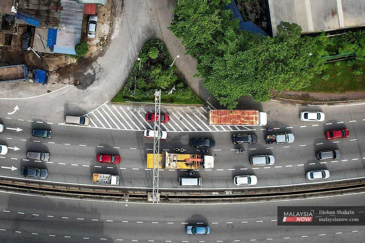 Data from the transport ministry shows that as of May this year, 33 million vehicles were registered in the country, of which 19 million were 10 years old and above.