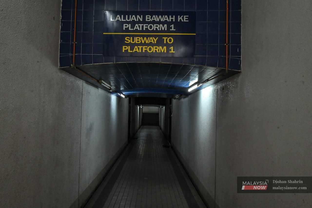 Terowong untuk ke Platform 1, di mana pada satu ketika ia turut menyediakan akses ke Heritage Station Hotel.
