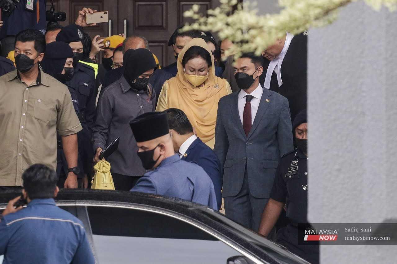 Rosmah Mansor leaves the Kuala Lumpur court complex after the High Court's verdict today. 
