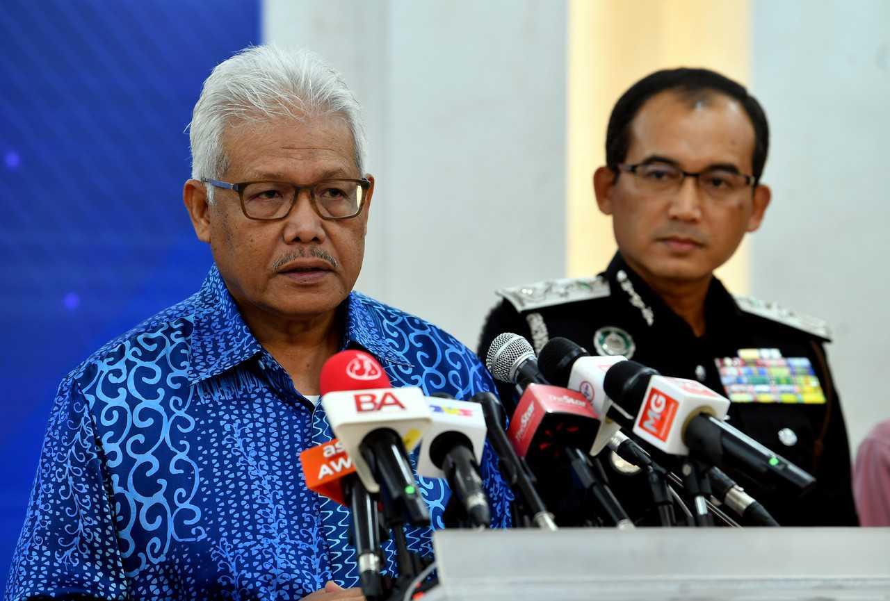 Home Minister Hamzah Zainudin with immigration director-general Khairul Dzaimee Daud at a press conference in Putrajaya today. Photo: Bernama
