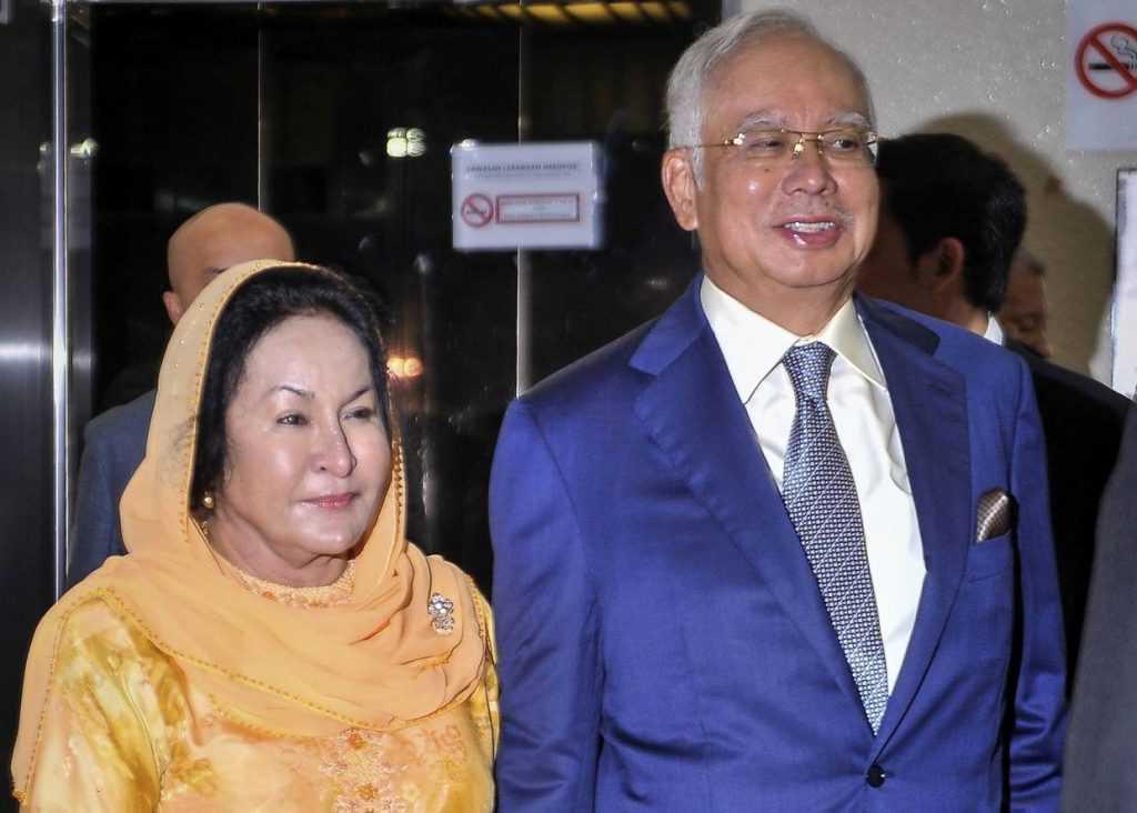 Bekas perdana menteri Najib Razak dan isterinya, Rosmah Mansor. Gambar: Bernama
