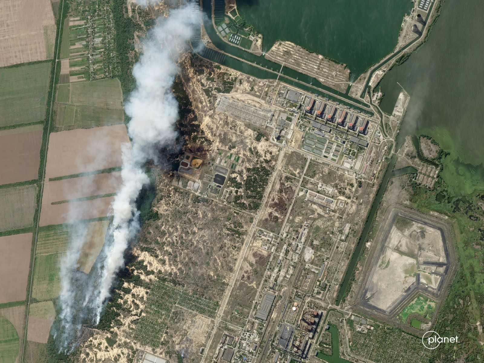 This satellite image obtained on August 29, 2022, courtesy of Planet Labs Inc shows a SkySat image captured on Aug 23, showing forest fires near Zaporizhzhia Nuclear Power Plant damaged during the Russia-Ukraine conflict. Photo: AFP
