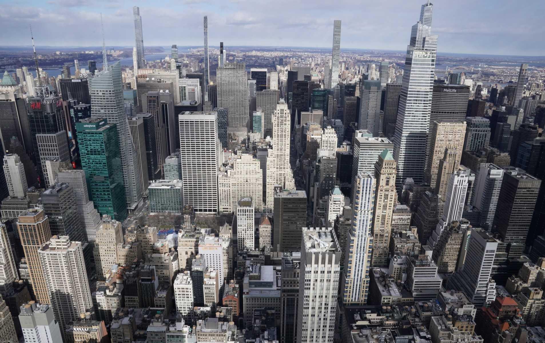 Midtown Manhattan is seen from the 86th floor observatory of the Empire State Building in New York on Jan 18.
Bed Bath & Beyond Inc's chief financial officer fell to his death from New York's Tribeca skyscraper known as the 'Jenga' tower, police say, days after the struggling retailer announced it was closing stores and laying off workers. Photo: AFP