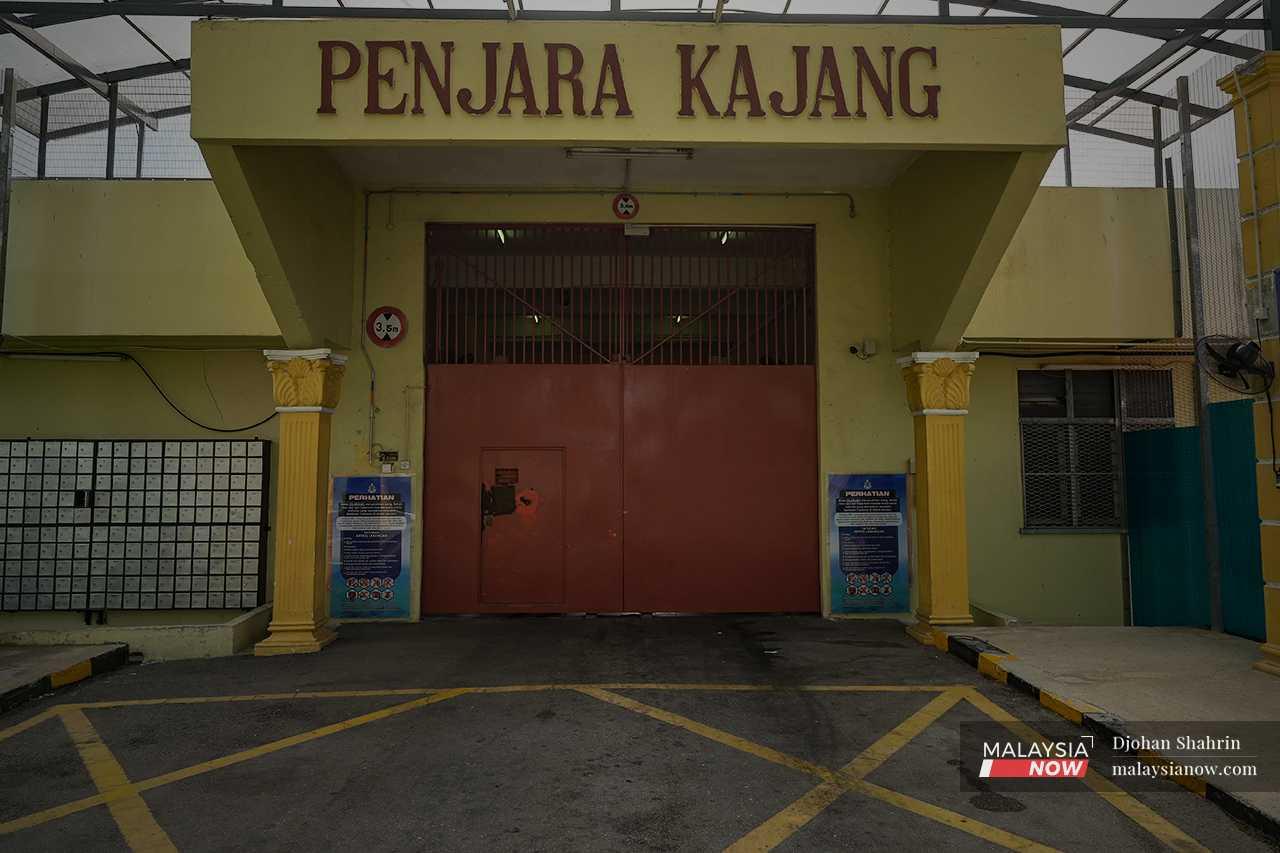 Penjara Kajang terletak di Sungai Jelok, kira-kira 3km dari pusat bandar Kajang. Ia dibina pada tahun 1975, dengan keluasan 161.3 hektar dan menjadi tempat pelaksanaan hukuman penjara bagi kesalahan jenayah.