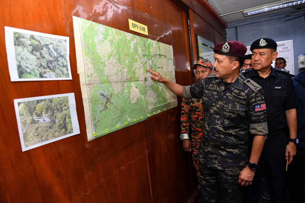 Perak police chief Mohd Yusri Hassan Basrin points to a map showing the search and rescue efforts for a helicopter that crashed in the Chikus forest reserve area. Photo: Bernama
