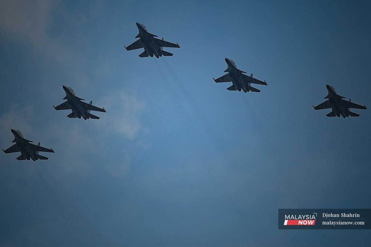 Sukhoi jets from Russia soar through the sky as part of an honour guard during the recent Merdeka celebrations at Dataran Merdeka in Kuala Lumpur.
