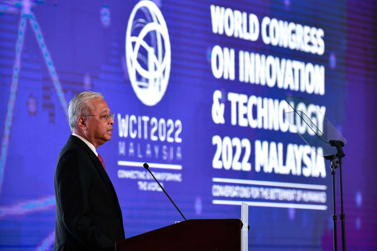 Perdana Menteri Ismail Sabri Yaakob menyampaikan ucapan pada Majlis Pelancaran Kongres Inovasi dan Teknologi 2022 di Pusat Konvensyen Setia Spice, Pulau Pinang hari ini. Gambar: Bernama