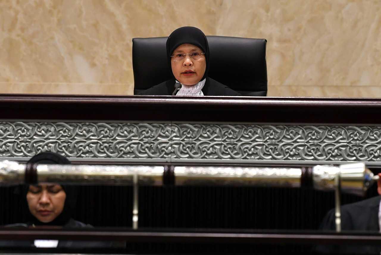 Ketua Hakim Negara Tengku Maimun Tuan Mat berucap dalam prosiding rujukan mengenang pendahulunya Mohamed Salleh Abas. Gambar: Bernama