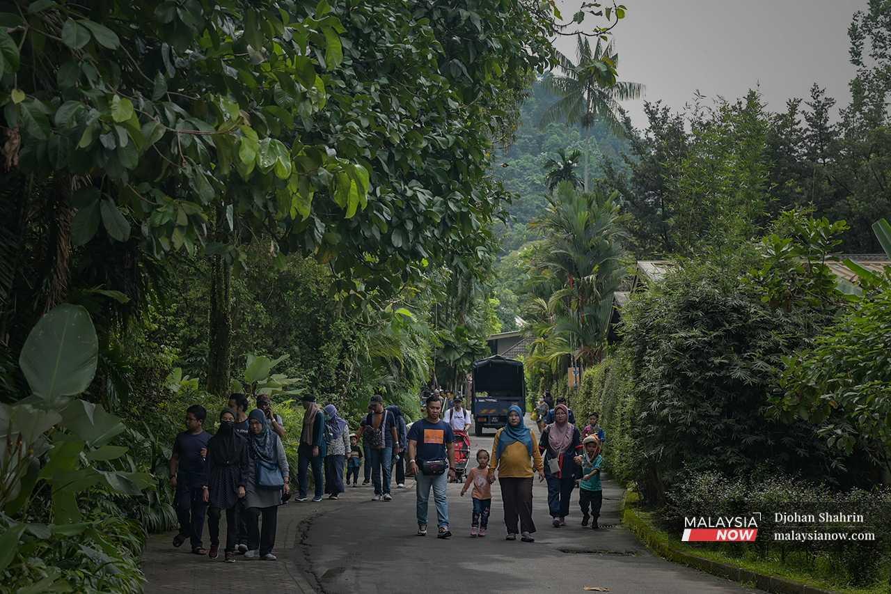 Visitors stroll along a path surrounded by greenery. Opened in 1963, nearly 60 years ago, the zoo, a non-governmental body owned by Zoological Society of Malaysia, relies on the public and corporate funding to meet its operating expenses. 