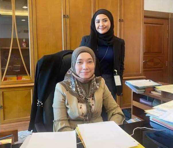 Nazimah Hashim merupakan ketua setiausaha sulit perdana menteri yang mencetuskan kontroversi selepas didakwa memakai blazer dan barang kemas yang mahal Disember lalu.