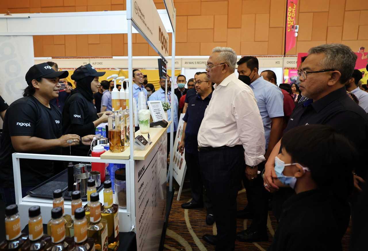 Entrepreneur Development and Cooperatives Minister Noh Omar visits a stall at the Cashless Halal Food Festival at the Bank Rakyat Twin Towers in Kuala Lumpur today. Photo: Bernama