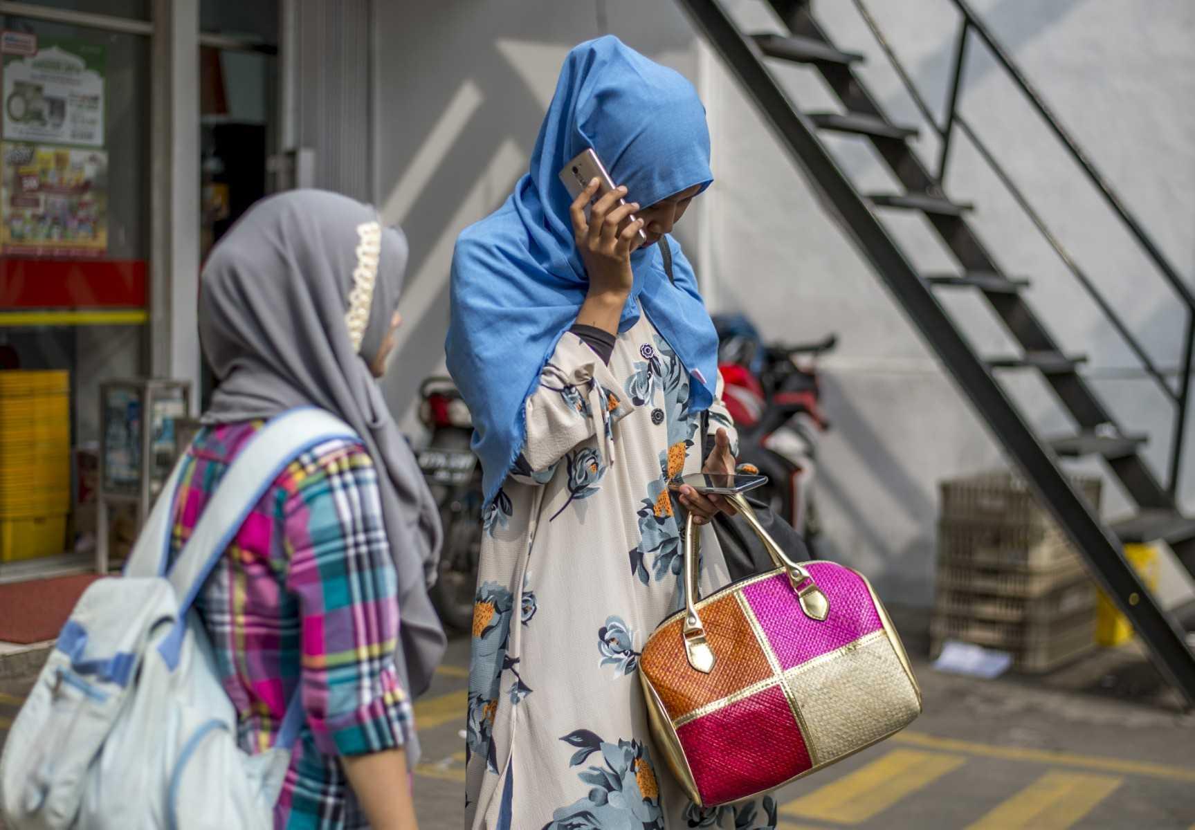 An Indonesian woman speaks on her mobile phone in Jakarta, Indonesia, on July 6, 2017. Photo: AFP