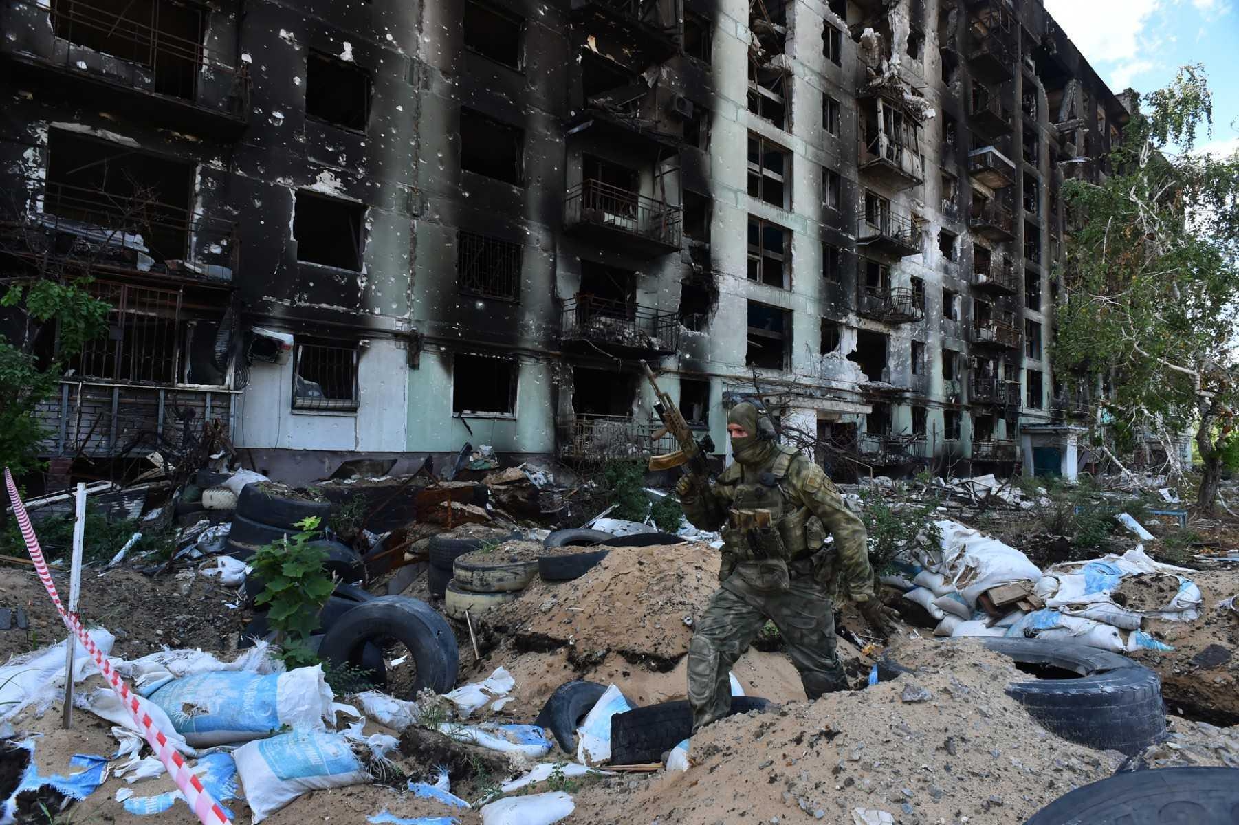 A Russian serviceman patrols a destroyed residential area in the city of Severodonetsk on July 12, amid the ongoing Russian military action in Ukraine. Photo: AFP 