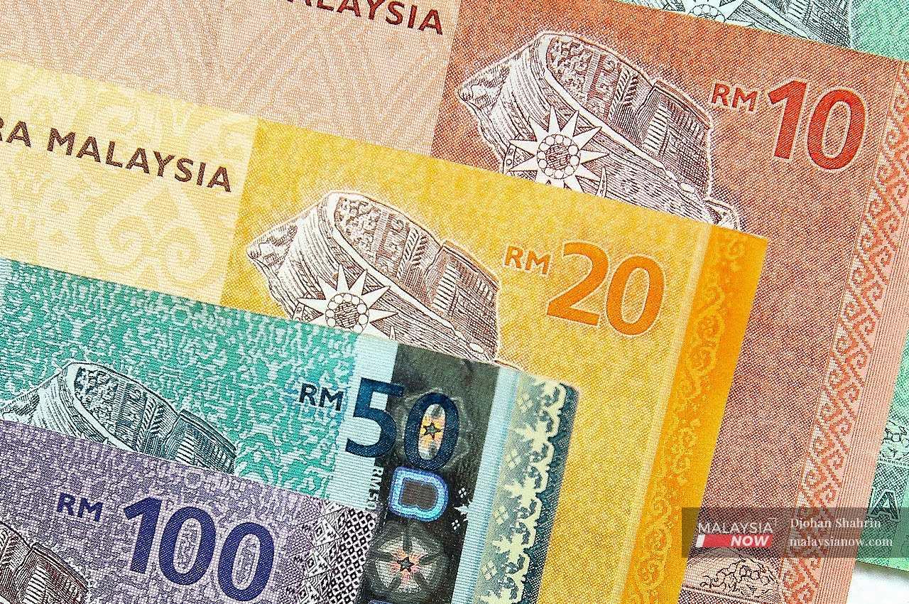 Wang kertas Ringgit Malaysia. Mata wang tempatan menyusut nilai kepada 4.6045/6085 berbanding dolar AS daripada 4.6030/6045 semalam.