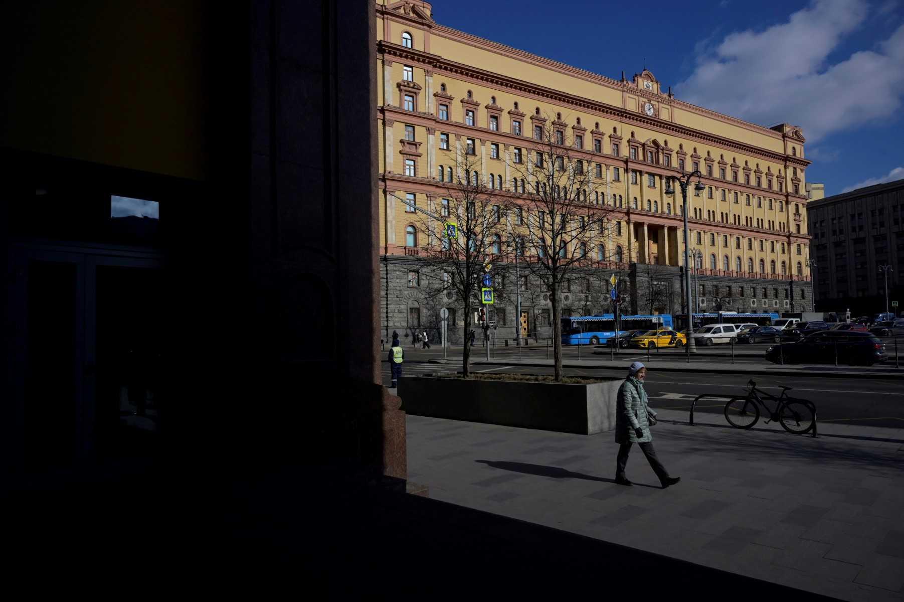 A woman walks in front of the headquarters of Russia's Federal Security Services in central Moscow on March 16. Photo: AFP 