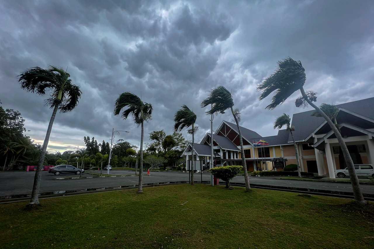Angin kencang dijangka berterusan di lapan negeri termasuk negeri-negeri di pantai timur. Gambar: Bernama