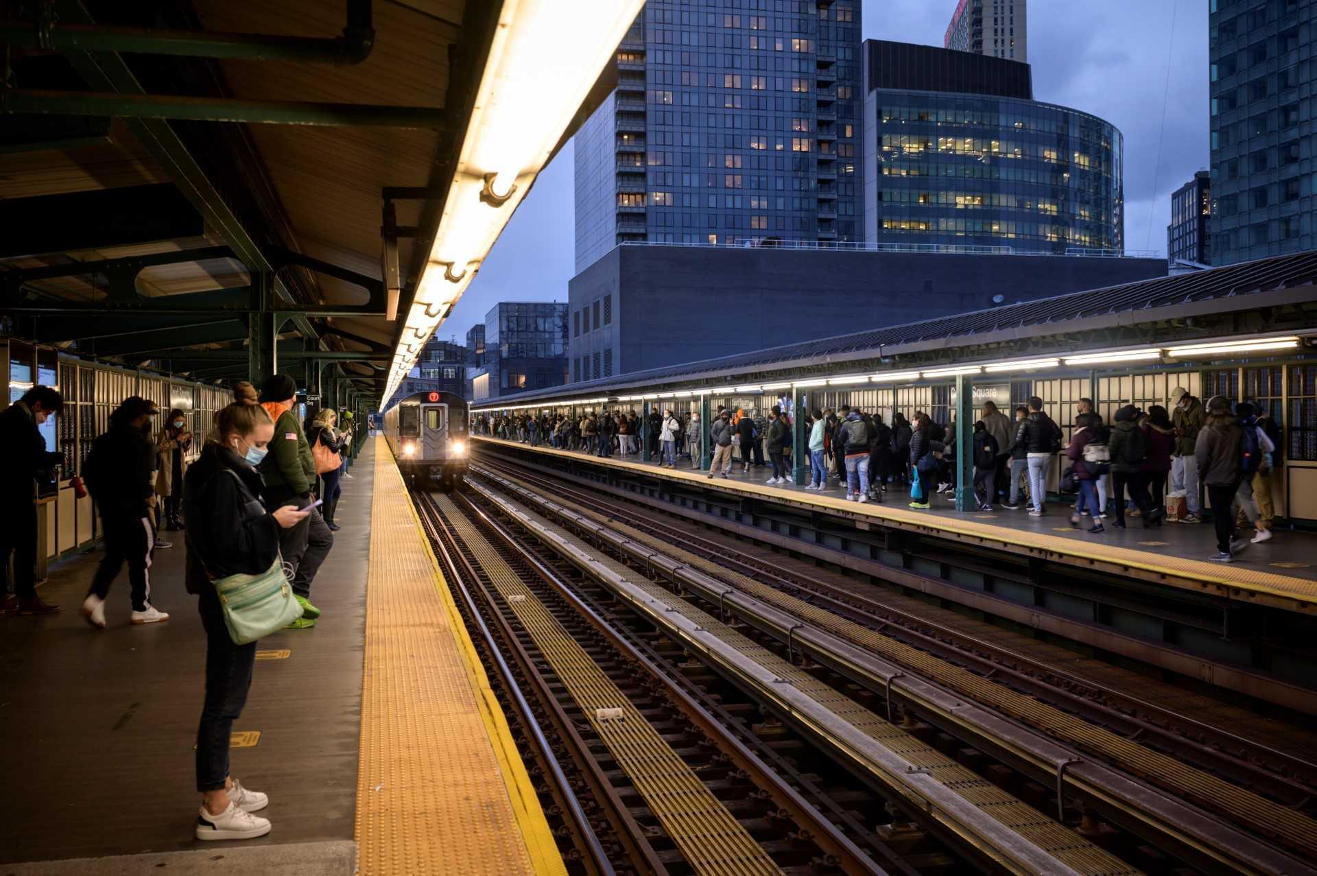 Commuters wait for a train in Brooklyn, New York on Nov 2, 2021. Photo: AFP 