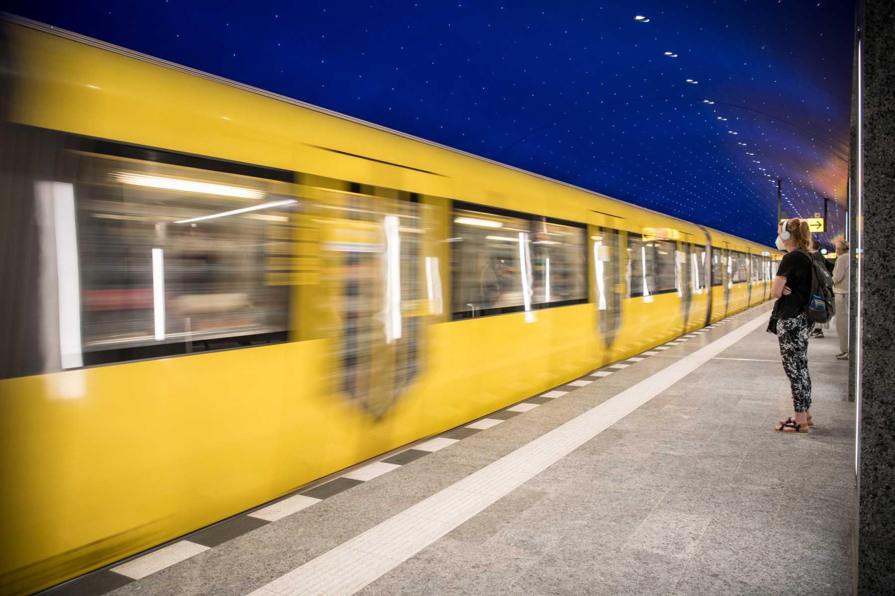 A train of BVG public transport company arrives at the Museumsinsel (museum island) subway station in Mitte district in Berlin on July 23, 2021. Photo: AFP
