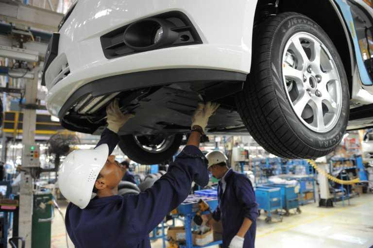 An Indian labourer works in the assembly line at the General Motors India manufacturing plant in Halol, some 160km from Ahmedabad, on Sept 22, 2010. Photo: AFP