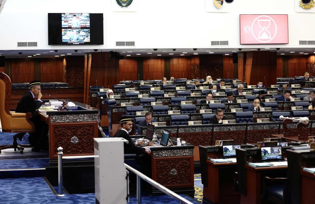 Speaker Azhar Harun pada hari pertama sidang Dewan Rakyat hari ini. Gambar: Bernama
