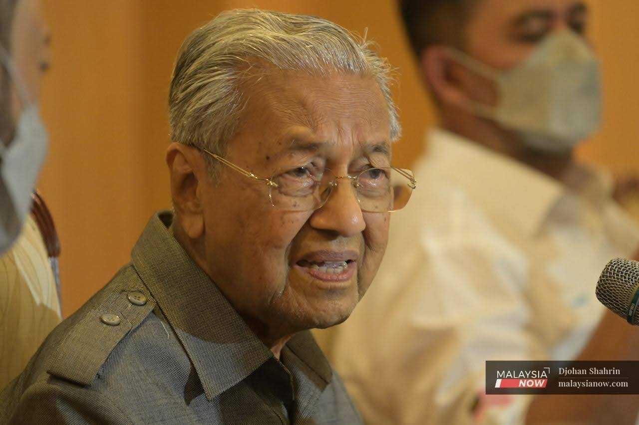 Bekas perdana menteri Dr Mahathir Mohamad.