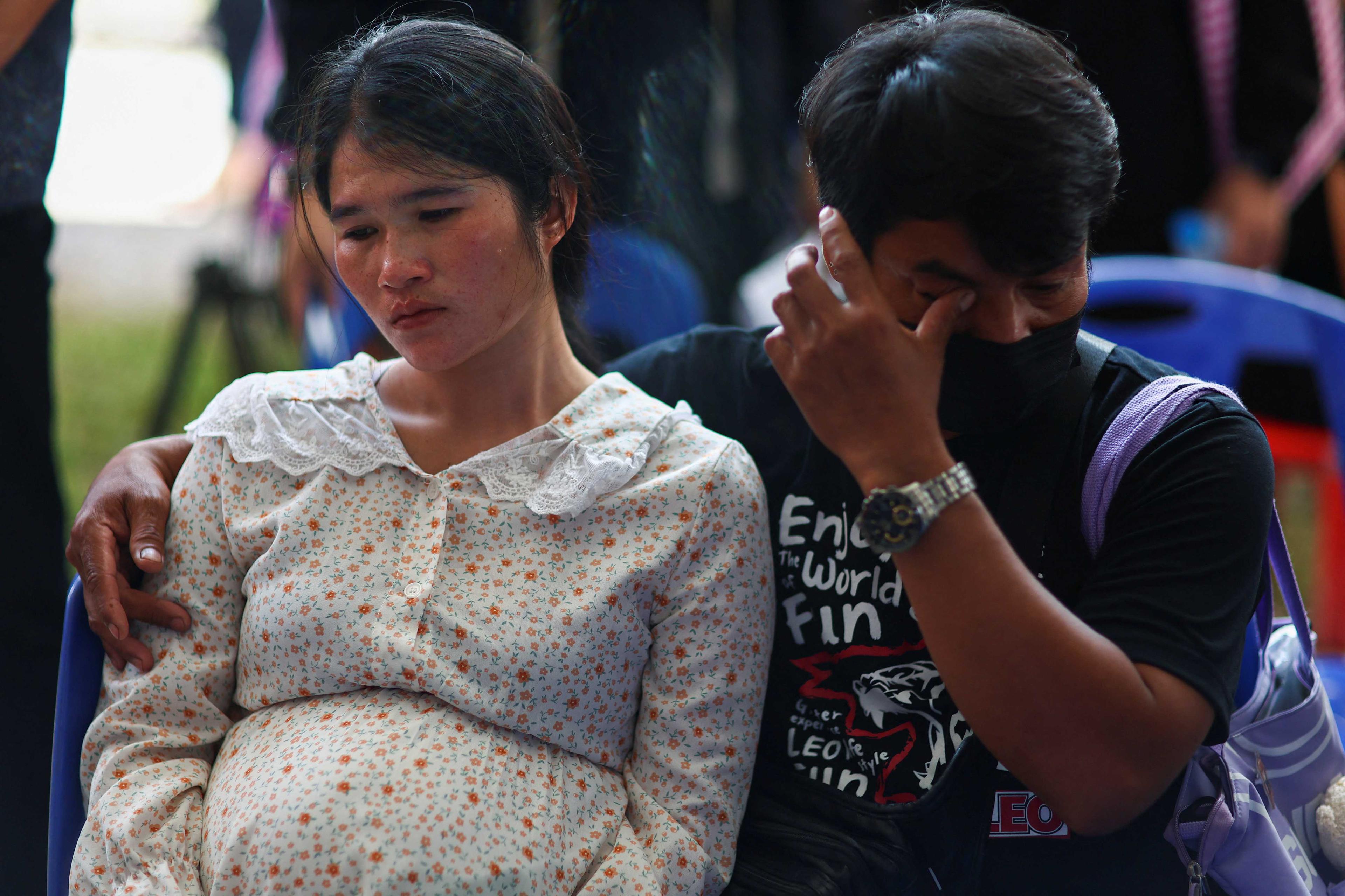 Antara ibu bapa yang kehilangan anak kesayangan dalam tragedi pembunuhan di pusat jagaan kanak-kanak di Uthai Sawan, Thailand. Gambar: Reuters