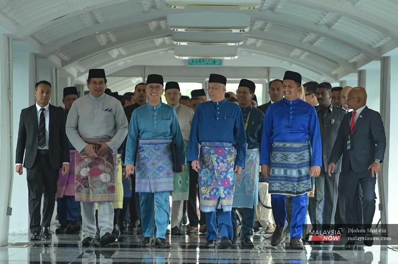 Perdana Menteri Ismail Sabri Yaakob, Menteri Kewangan Tengku Zafrul Aziz dan pemimpin kerajaan tiba di lobi Parlimen bagi pembentangan Bajet 2023 hari ini.