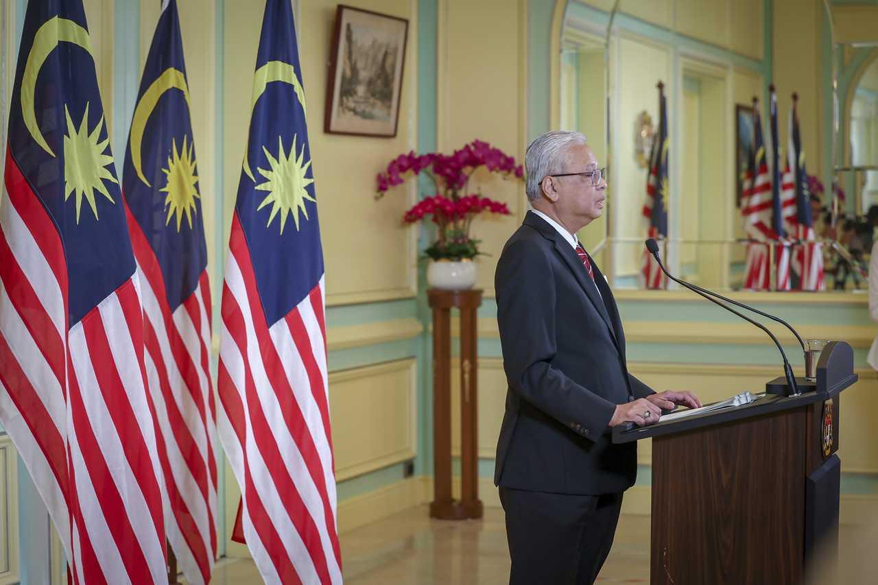 Perdana Menteri Ismail Sabri Yaakob berucap dalam perutusan khas pembubaran Parlimen di Putrajaya. Gambar: Bernama