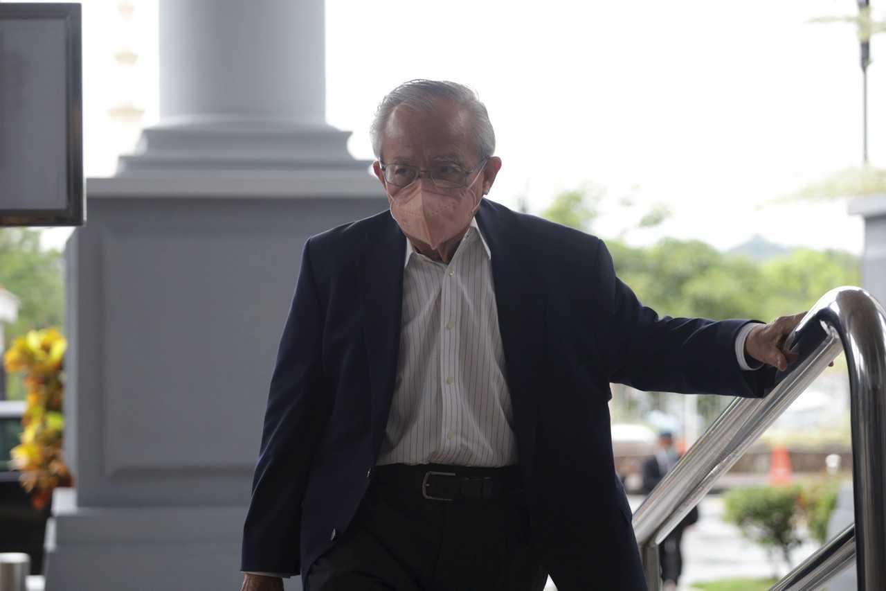 Bekas pengarah bukan eksekutif Cheah Tek Kuang ketika tiba di Kompleks Mahkamah Kuala Lumpur. Gambar: Bernama