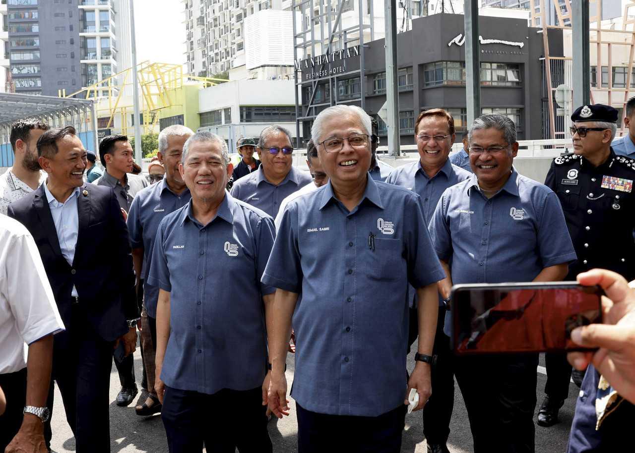 Prime Minister Ismail Sabri Yaakob inspects the Damansara-Shah Alam Elevated Highway after its launch in Shah Alam today. Photo: Bernama