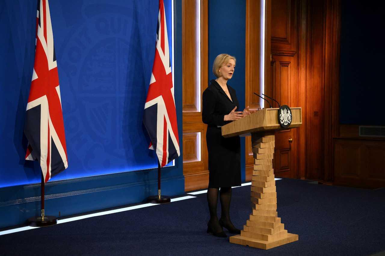 British Prime Minister Liz Truss attends a news conference in London, Britain, Oct 14. Photo: Reuters