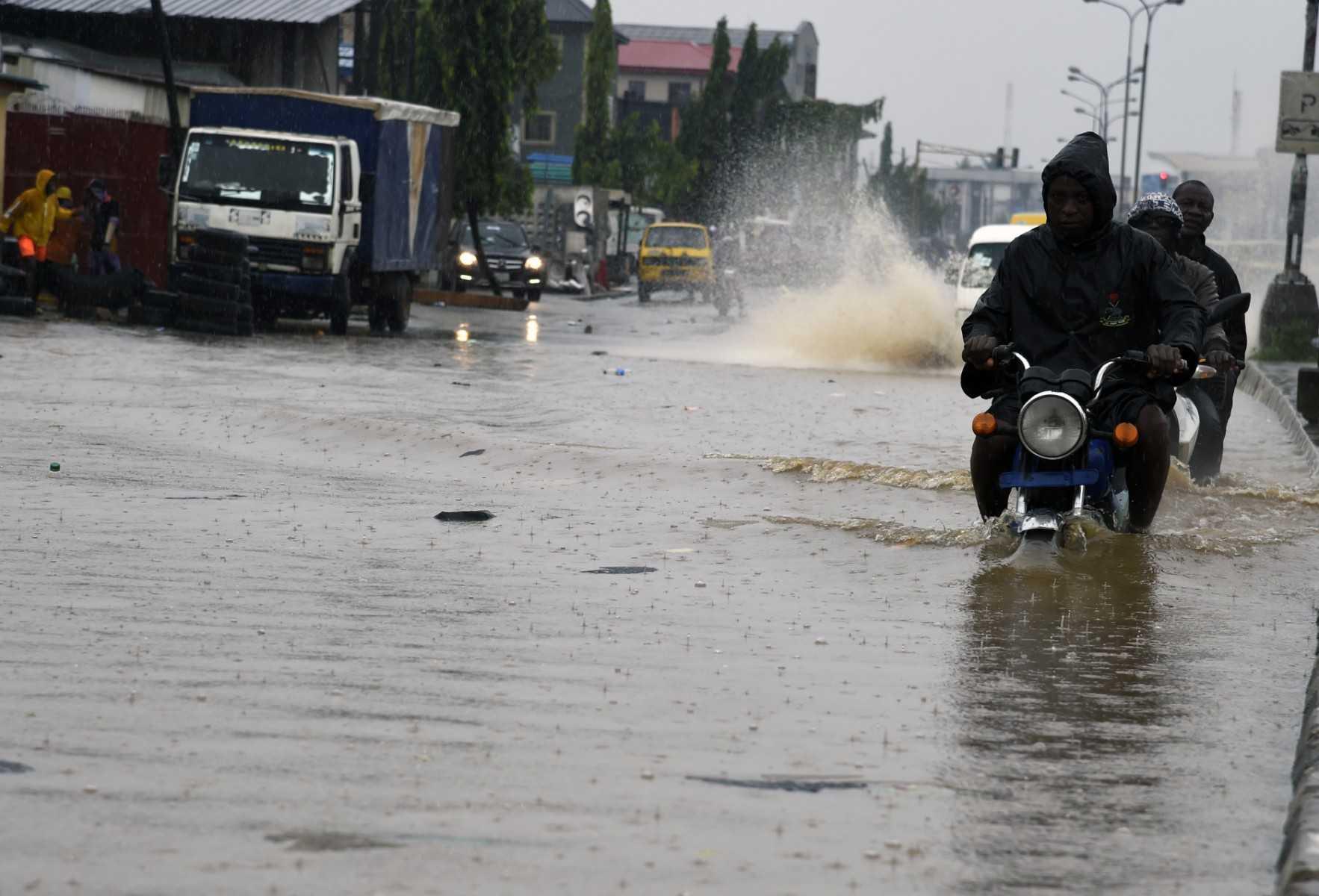 Banjir buruk di Nigeria sering meragut ramai korban di mana seramai 363 orang maut dan lebih 1.2 juta kehilangan tempat tinggal pada 2012. Gambar: AFP