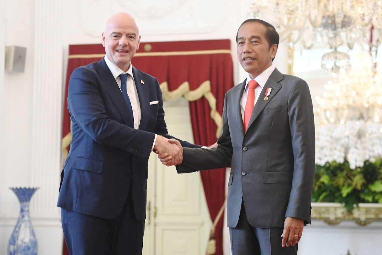 Indonesian President Joko Widodo shakes hands with Fifa president Gianni Infantino during their meeting at the Merdeka Palace in Jakarta, Indonesia, Oct 18, in this photo taken by Antara Foto. Photo: Reuters