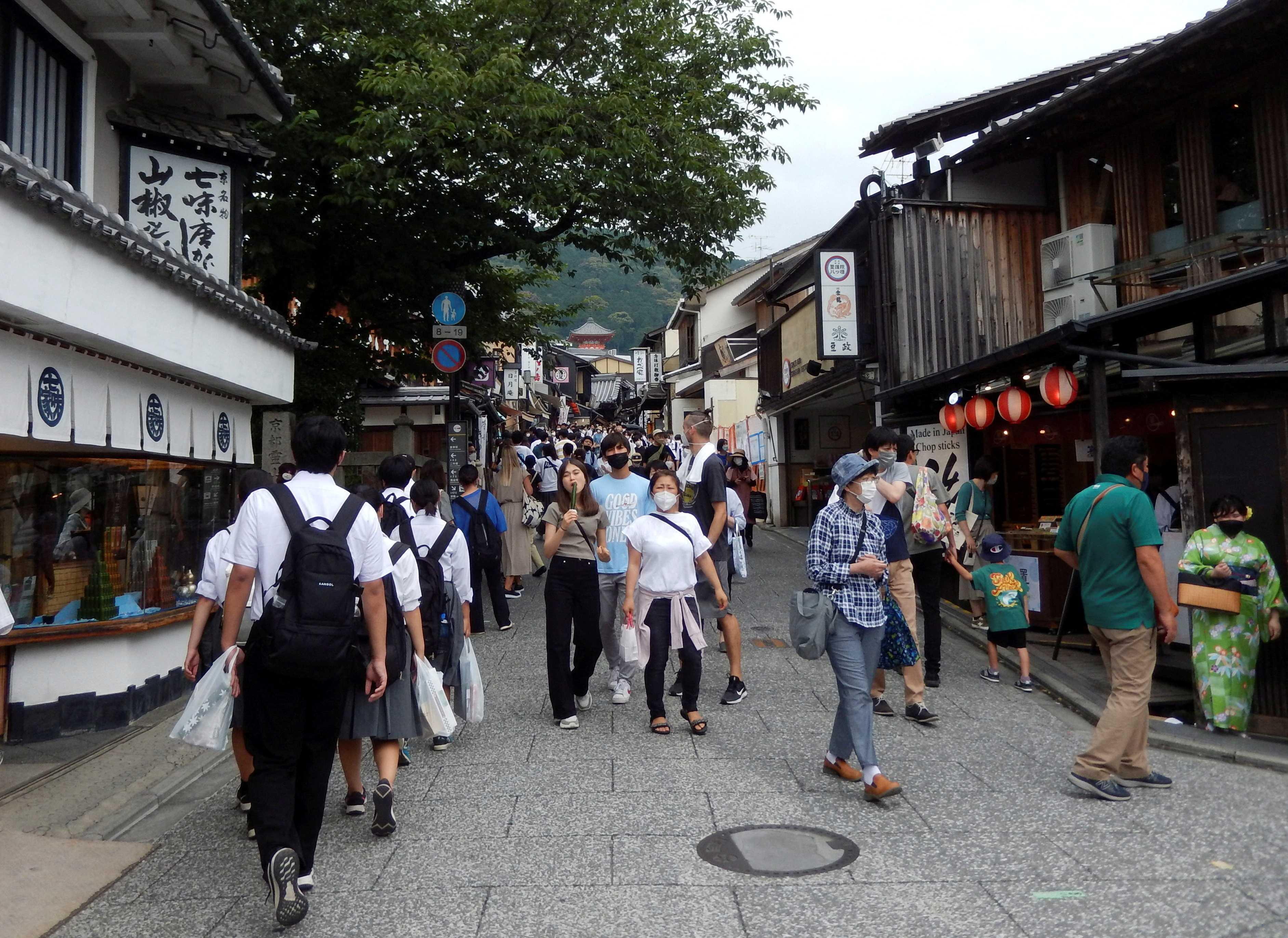 People stroll near Kiyomizu-dera temple, a popular attraction among tourists, in Kyoto, western Japan June 18. Photo: Reuters