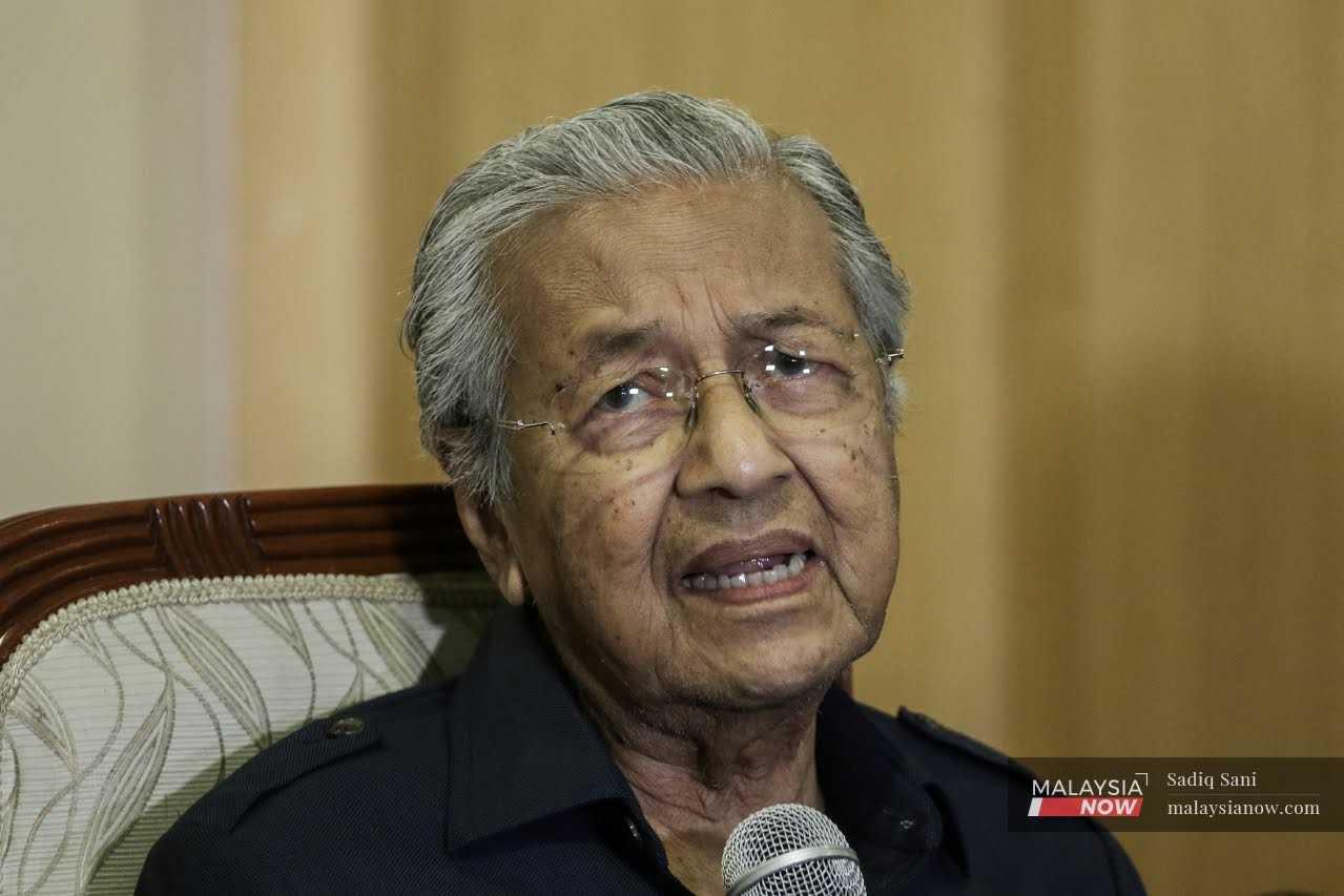 Pengerusi Gerakan Tanah Air Dr Mahathir Mohamad.