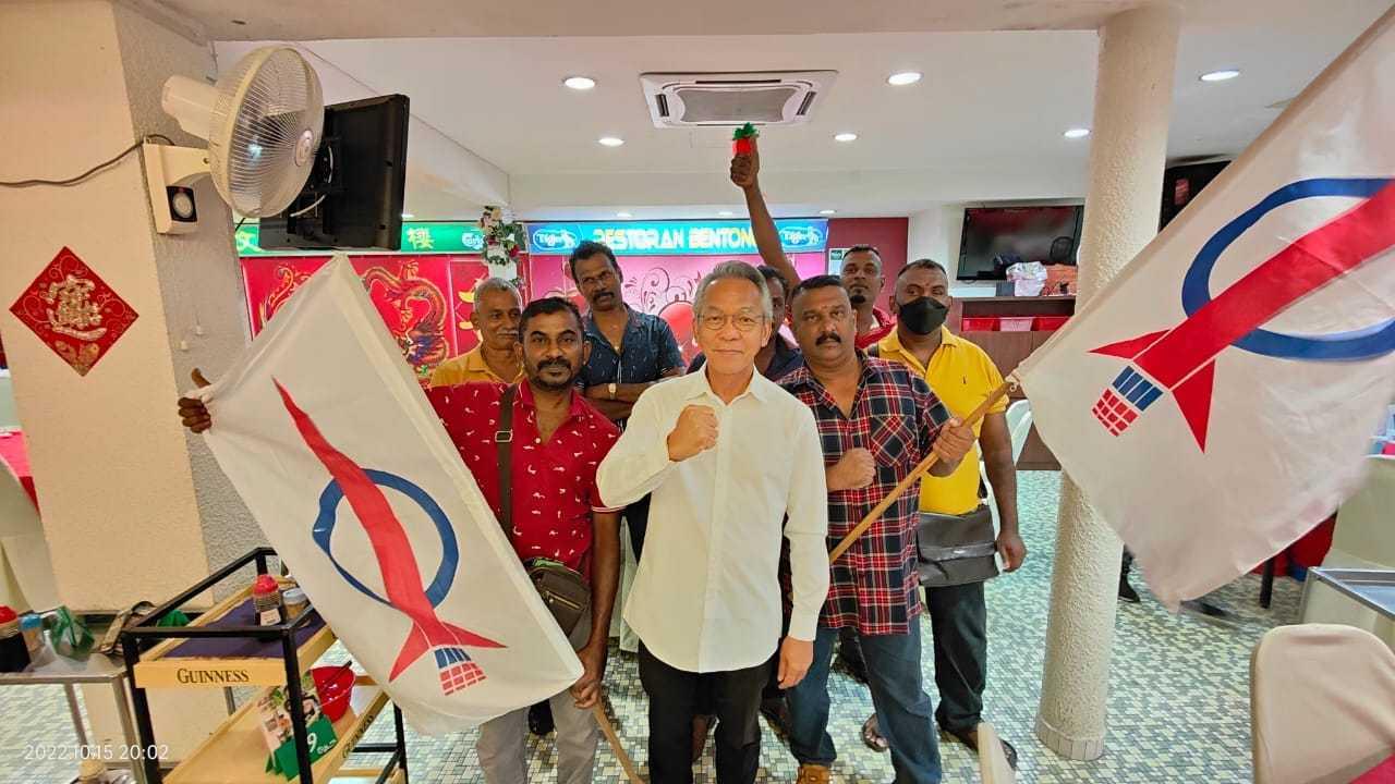 Wong Tack (centre) has been DAP's MP for Bentong since the 14th general election in 2018. Photo: Facebook 
