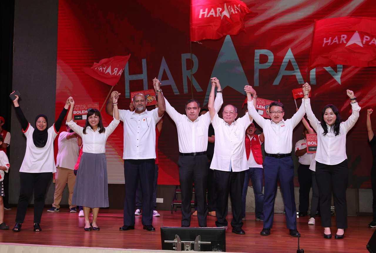 Former DAP adviser Lim Kit Siang and secretary-general Anthony Loke Siew Fook link hands with some of the party's candidates for the Nov 19 polls at Skudai in Johor Bahru last night. Photo: Bernama