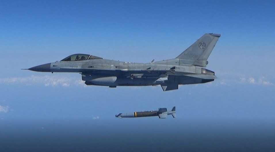 A South Korean Air Force's F-15K fires an air-to-surface missile towards north of its maritime border with North Korea, in this handout provided by South Korea's Defence Ministry on Nov 2. Photo: Reuters