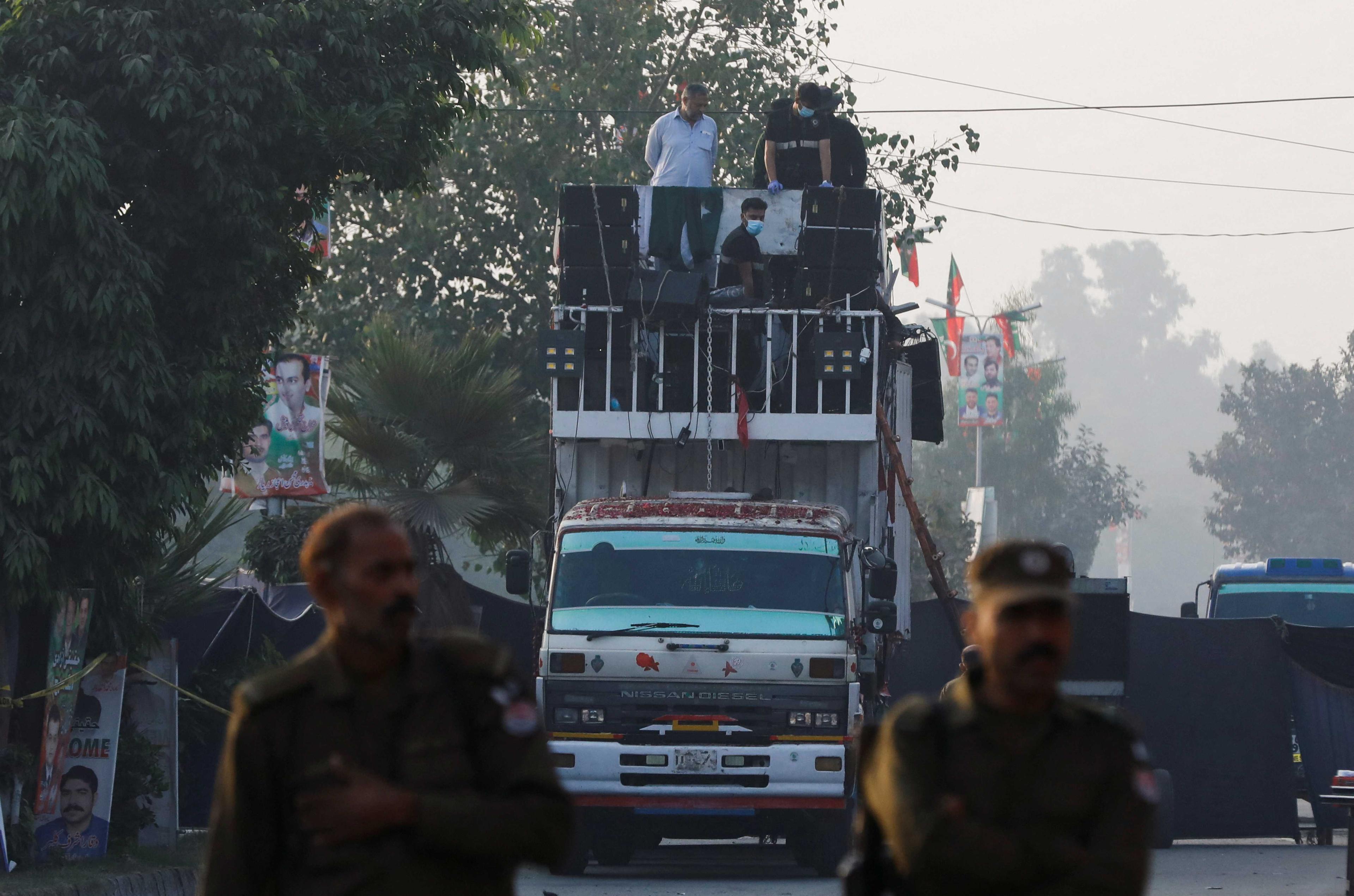 Police investigate the cordoned crime scene after a shooting incident on a long march held by Pakistan's former Prime Minister Imran Khan, in Wazirabad, Pakistan Nov 4. Photo: Reuters