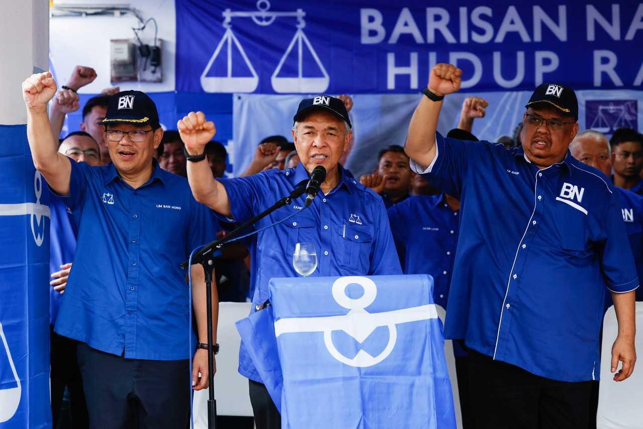 Barisan Nasional chairman Ahmad Zahid Hamidi rallies the crowd at a gathering in Sungai Udang, Melaka, yesterday. Photo: Bernama
