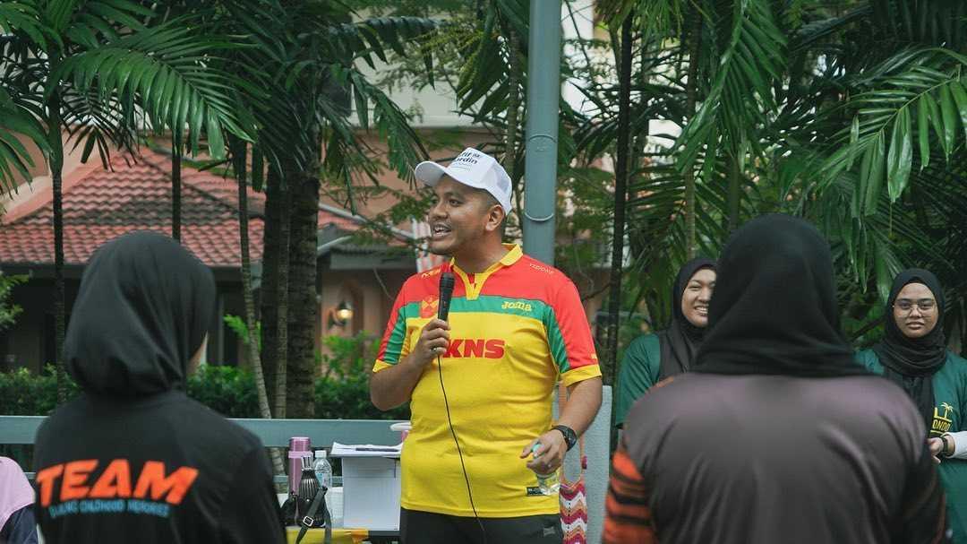 Perikatan Nasional candidate Dr Afif Bahardin on the campaign trail in Shah Alam. Photo: Facebook 
