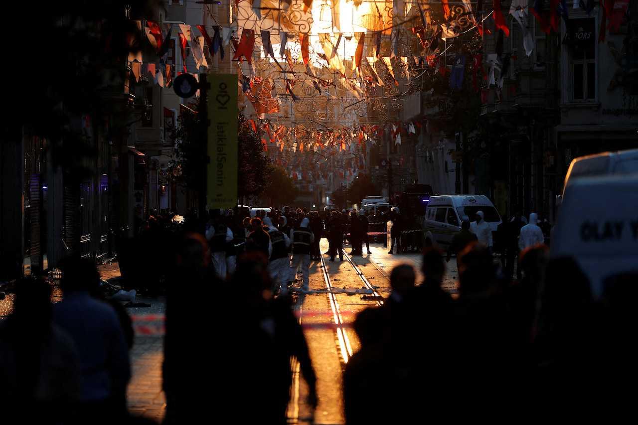 Police and emergency service members work at the scene after an explosion on a busy pedestrian street in Istanbul, Turkey, Nov 13. Photo: Reuters