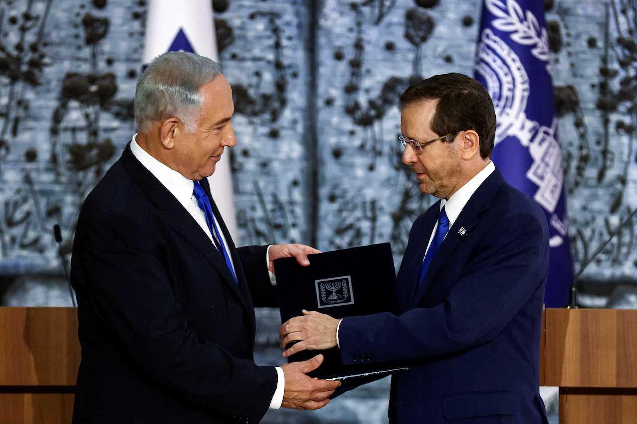 Israel President Isaac Herzog hands Benjamin Netanyahu the mandate to form a new government following the victory of the former premier's right-wing alliance in this month's election at the president's residency in Jerusalem, Nov 13. Photo: Reuters