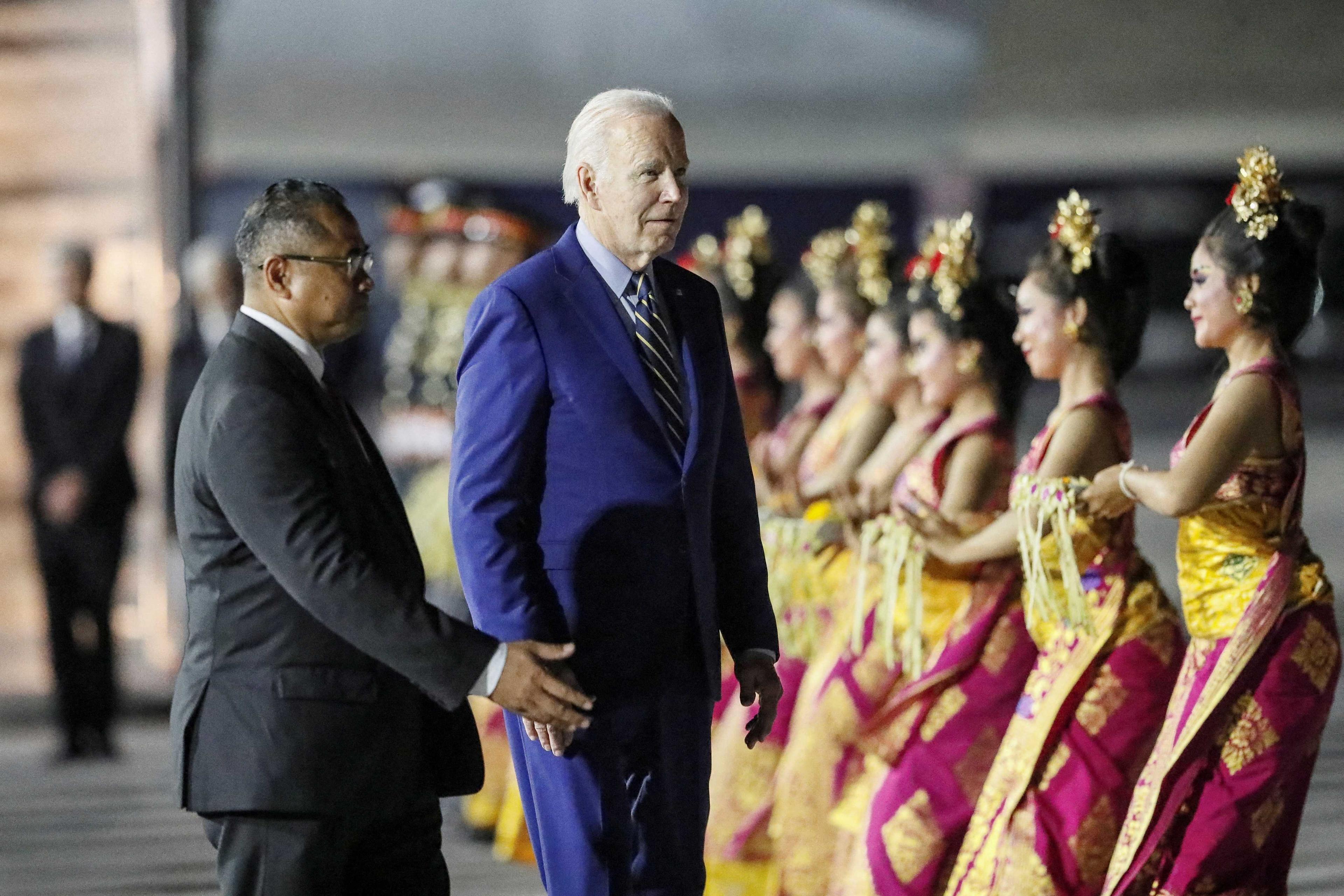US President Joe Biden walks during his arrival for the G20 Summit at Ngurah Rai International airport in Bali, Indonesia Nov 13. Photo: Reuters