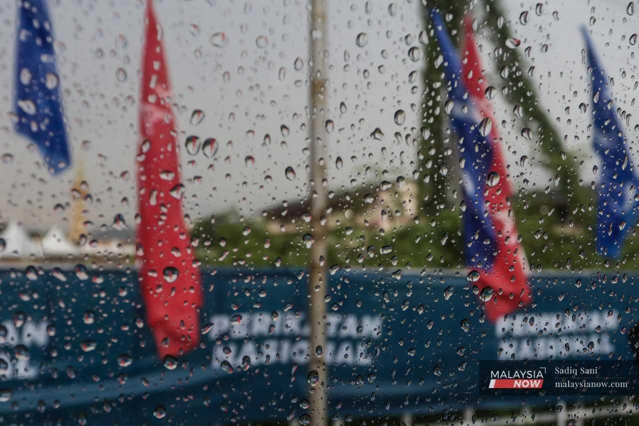 Heavy rain is predicted in some states on polling day, and in the evening in interior locations.