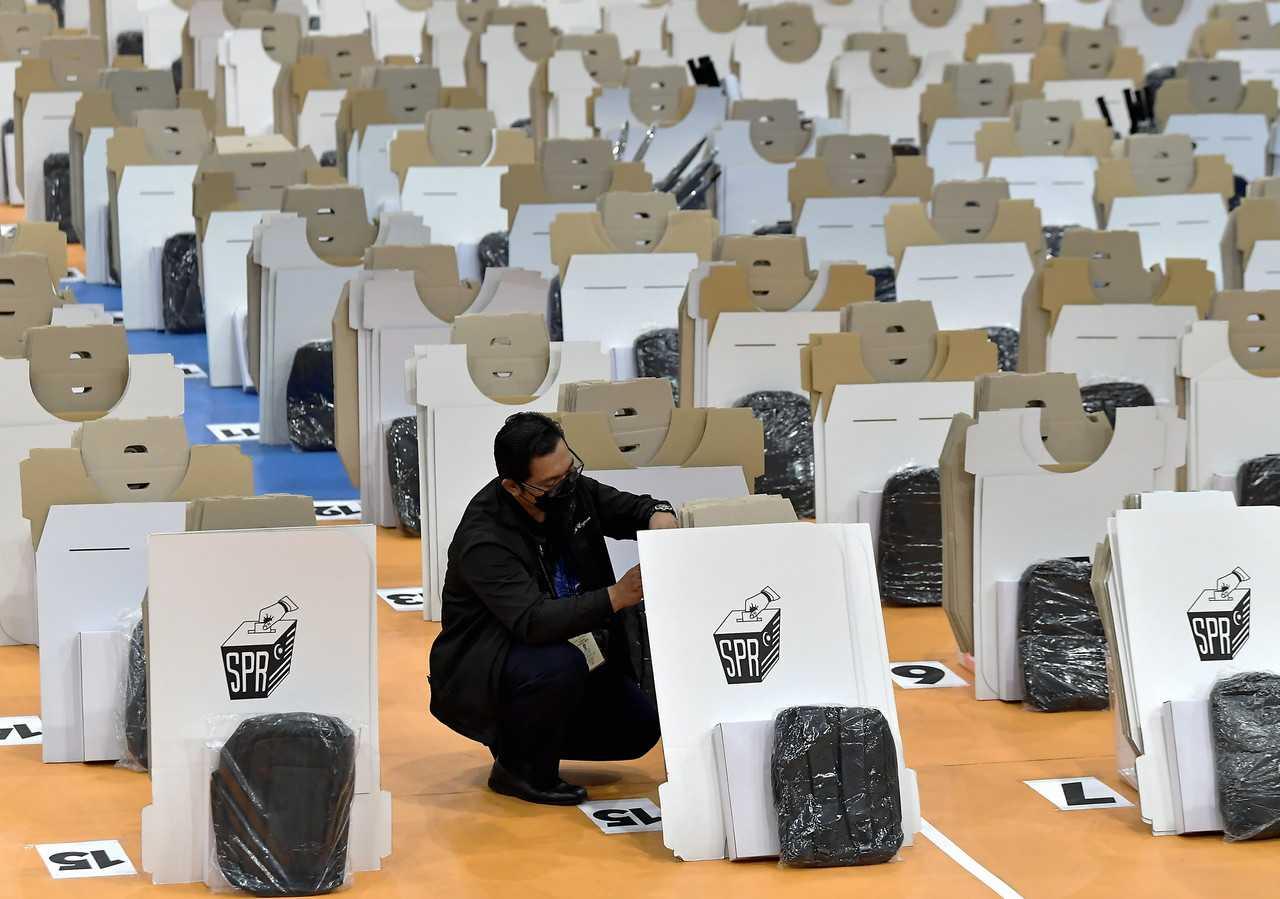 Election Commission staff make final preparations at a polling centre in Shah Alam on Nov 17. Photo: Bernama