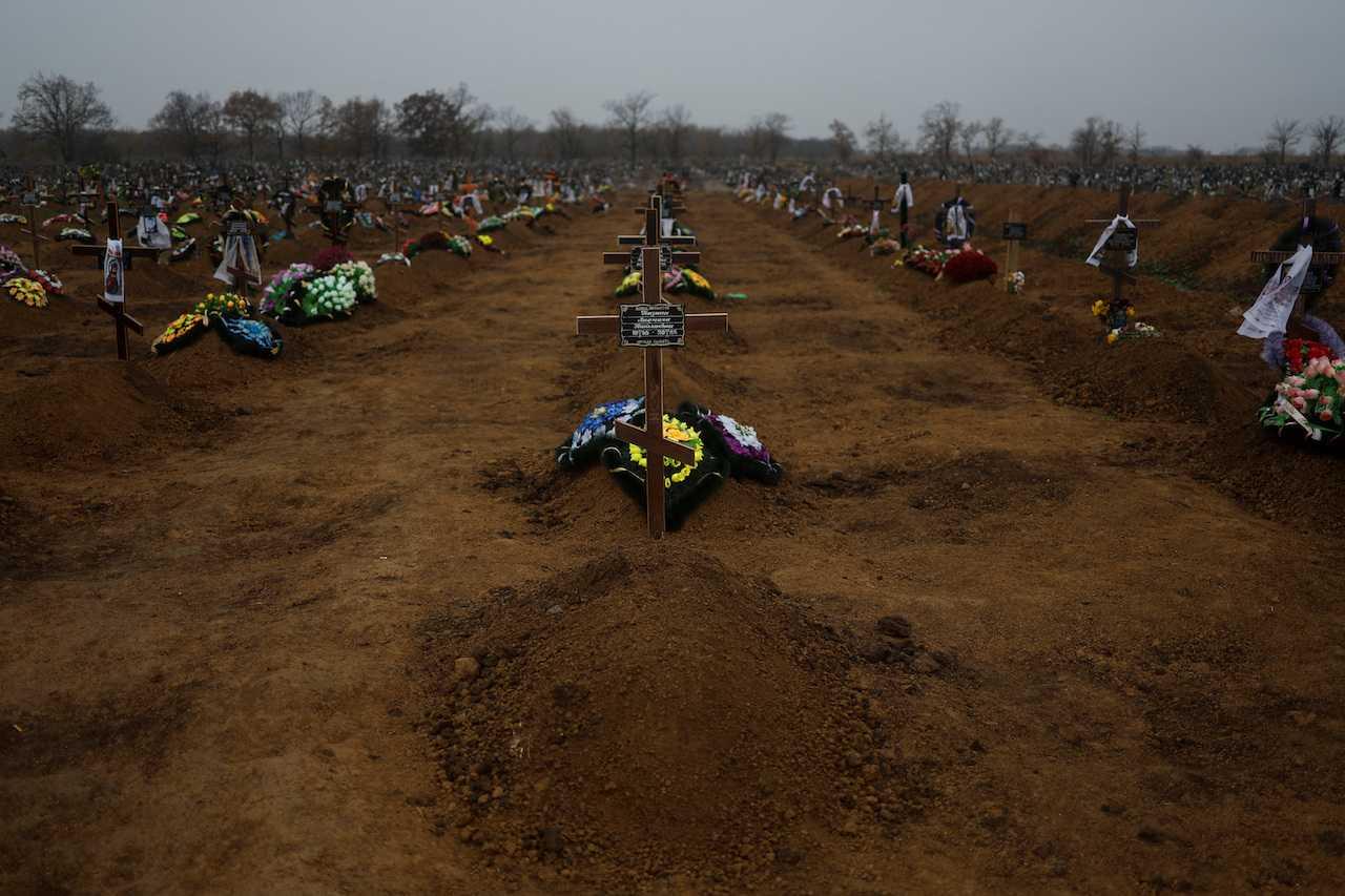 Graves of people who died during a Russian occupation are seen at the city’s cemetery after Russia's retreat Kherson, Ukraine, Nov 17. Photo: Reuters