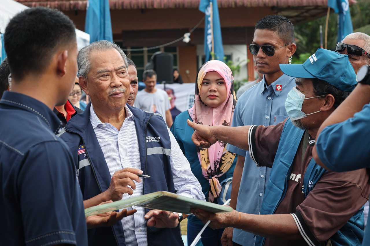 Perikatan Nasional chairman Muhyiddin Yassin spends time with his supporters at a programme in Kampung Jawa, Lenga in Pagoh on Nov 17. Photo: Bernama
