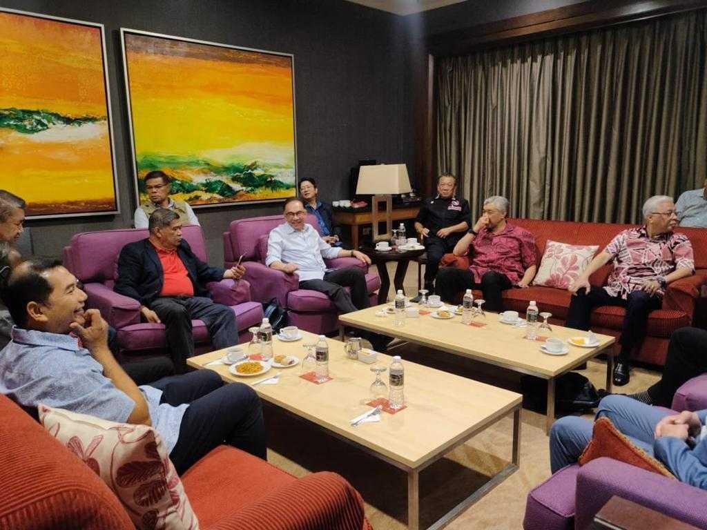 PKR's Rafizi Ramli (foreground) all smiles as he joins his party boss Anwar Ibrahim and Amanah's Mohamad Sabu to woo Umno leader Ahmad Zahid Hamidi for his support to form the government at the Seri Pacific Hotel in Kuala Lumpur today.