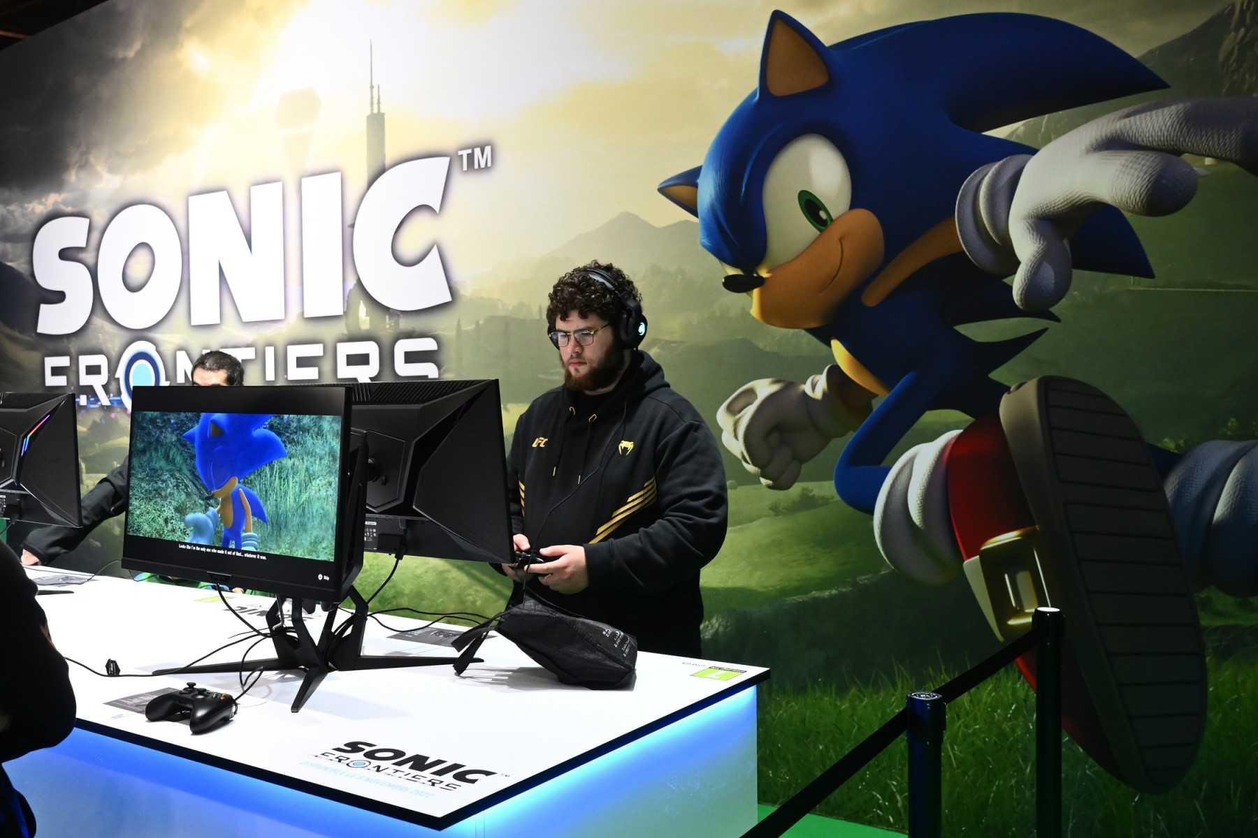 Visitors play the 'Sonic Frontiers' video game at the Sega booth on the opening day of the 'Paris Games Week' video game fair, after the cancellation of two editions due to the pandemic, in Paris on Nov 2. Photo: AFP